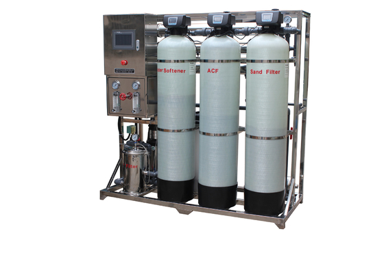 O sistema da osmose reversa 1000L/H remove a ligação e o cálcio de Flouride do ferro do manganês de sal